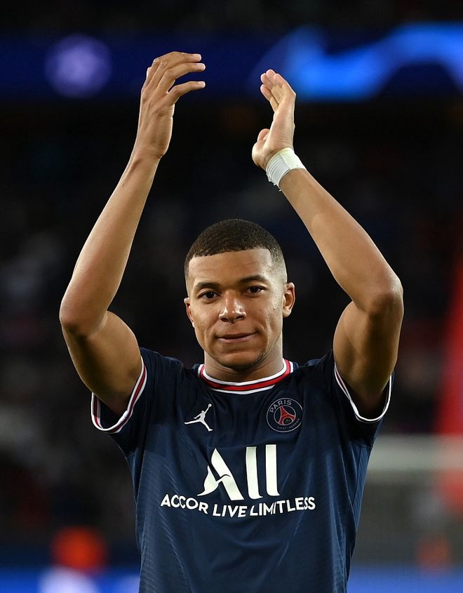 关键时刻新疆广汇单刀错失——法甲节点到来，更衣室稳定，资深球员宣示担当(新疆广汇疯狂买人又签新外援)