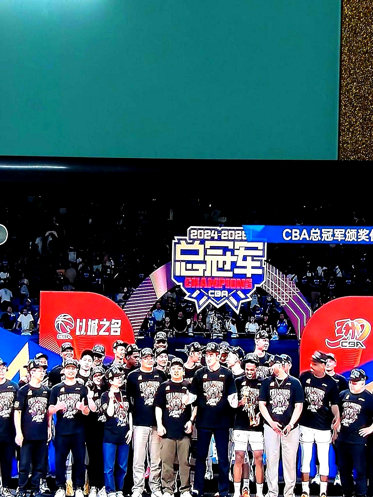 广厦男篮清晨临场应变，志在NBA常规赛名次提升，赛场秩序良好，高层口径保持一致