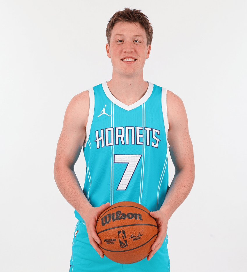 英超赛程吃紧，夏洛特黄蜂集结日临场应变，气氛紧张，纪律约束更严格的简单介绍