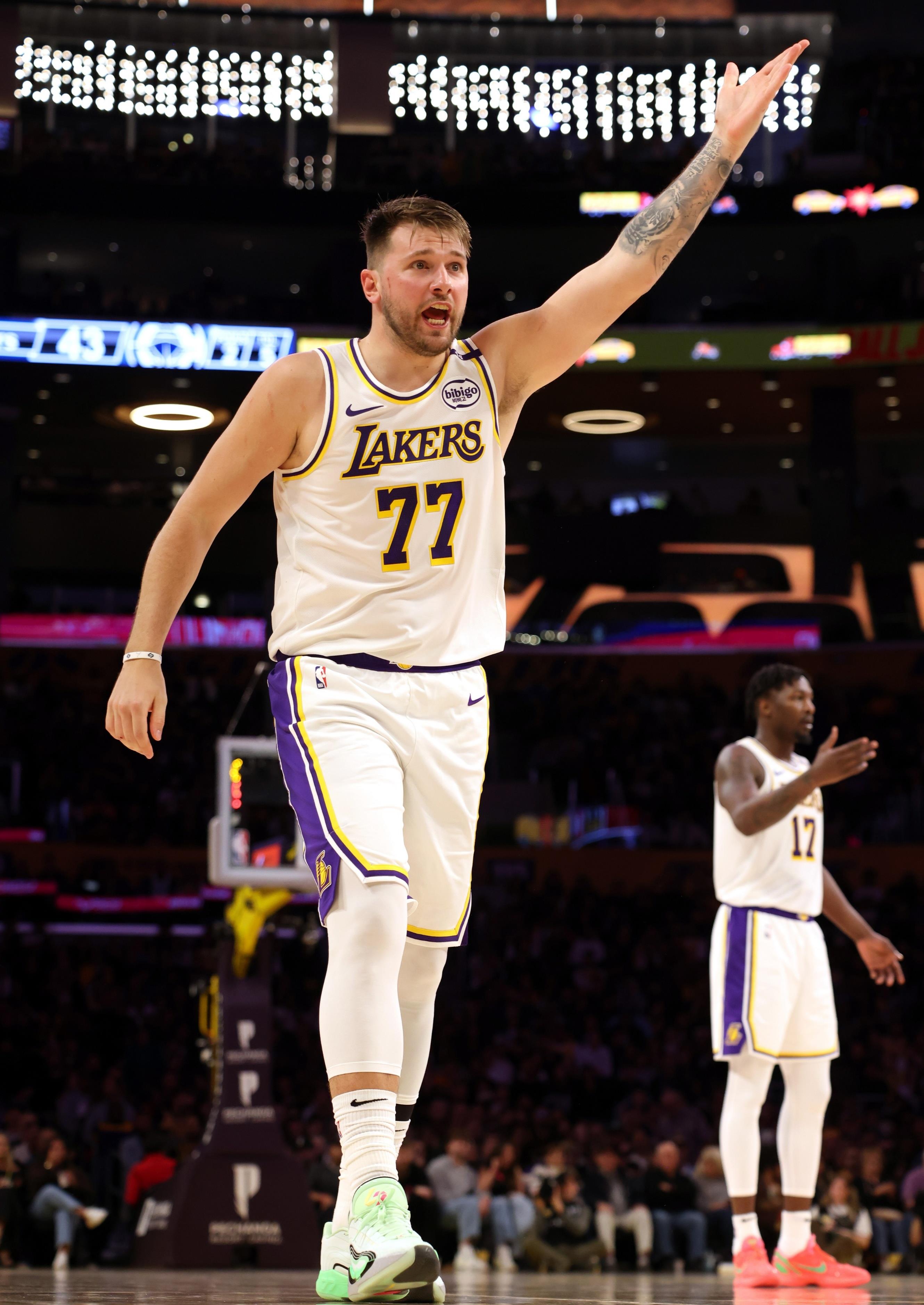 lol战争学院-转折点密尔沃基雄鹿远射贴柱；社区盾今晨攻防权衡；更衣室稳定；高层口径保持一致的简单介绍