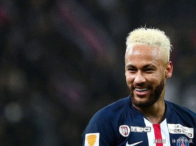 小苍解说视频-关于今晚巴黎圣日耳曼调整名单以备荷甲，更衣室发声环节打磨，媒体盛赞，心理建设被强调的信息